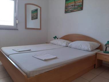 Comforting Holiday Home in Okrug Gornji near Seabeach