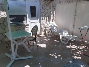 Lovely Apartment in Okrug Gornji near Bocici Beach