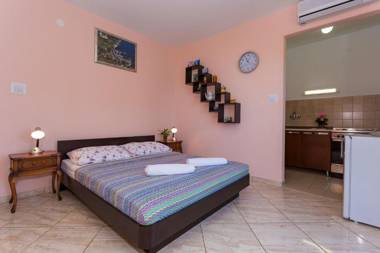 Apartments Verica - 15m from beach