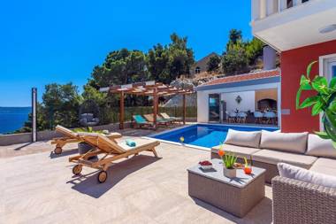 Villa Matan - only 200m from the sandy beaches private 28m2 pool