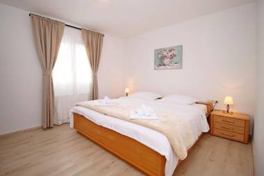 Villa Pasika with private 31m2 pool summer kitchen with BBQ 4 bedrooms