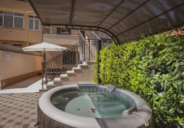 Luxury modern house just 1 min walk to the beach