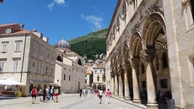 Central Old Town Apartments