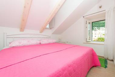 Stone House Domacin Old Town