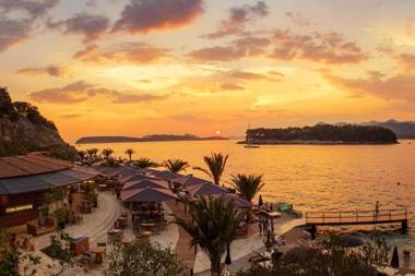 Apartment Green Gold