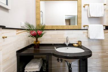 Dominus Little Palace