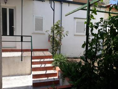 Studio Apartment Garden