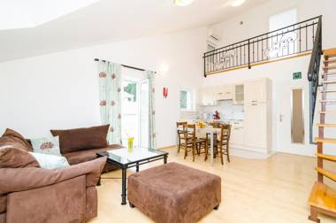 A2- Dream separate entrance in A Stone-built House close to the Sunset beach