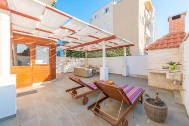 Apartment Nika Solitudo