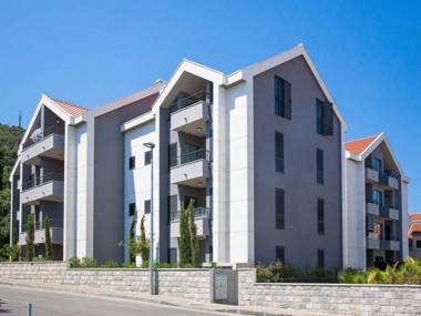 Topfloor comfortable luxury apartment with private balconyfree garage and WI-FI