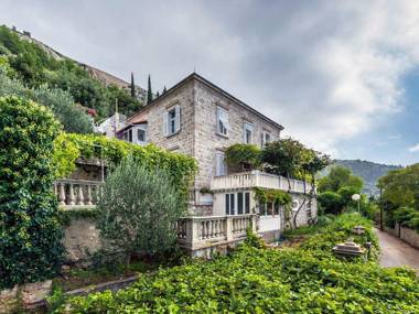 Serene Mansion in Dubrovnik with Private Terrace