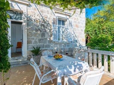 Quaint Mansion with Terrace in Dubrovnik
