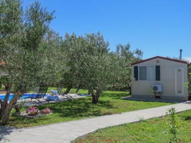 Alluring Holiday Home in Pakoštane with Swimming Pool