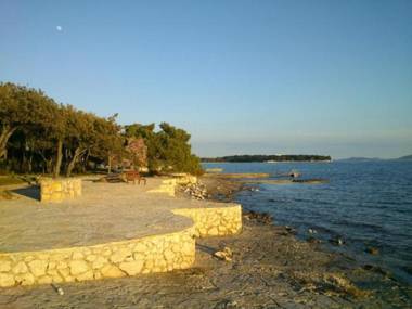 Apartments Mis - close to sea