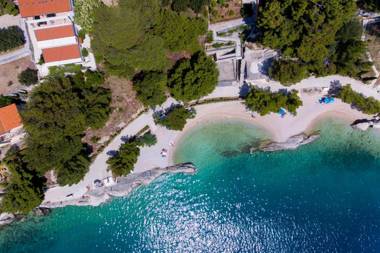 Apartments by the sea Brela Makarska - 18814