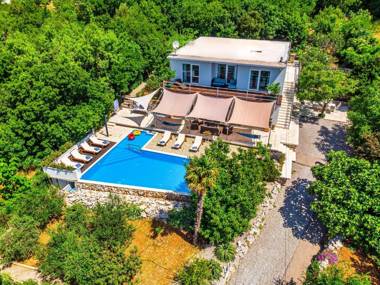 Organic Gardens Villa