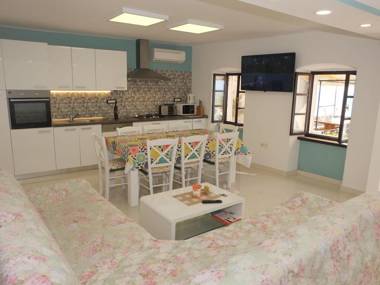 Spacious holiday home with terrace and great sea view !