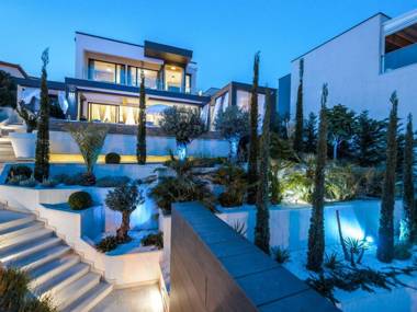 Beautiful modern and luxurious villa with an enchanting view of the sea