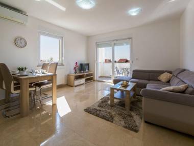 Comfortable apartment with sea view and swimming pool !