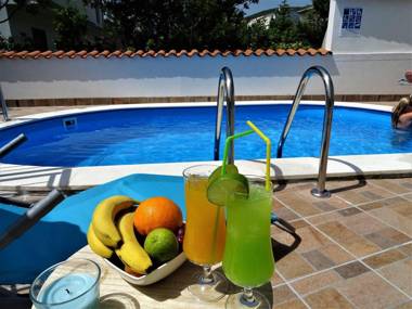 Lovely apartment with covered  terrace and jacuzzi !