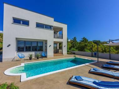 Modern villa with pool and amazing sea and panoramic  view !