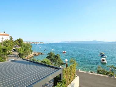 Luxurious two bedroom apartment with a sea view in Crikvenica