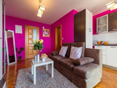 Nice apartment with pool and covered balcony with sea view !