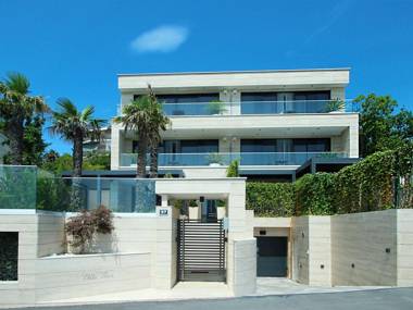 Luxurious apartment with private pool and sea view in Crikvenica