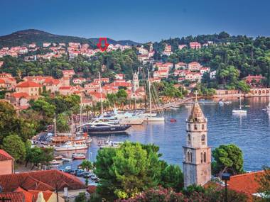 Comfortable new apartment with balcony sea view in quiet locationfree parking