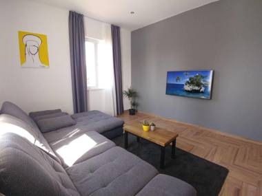 Comfortable new apartment with balcony sea view in quiet locationfree parking