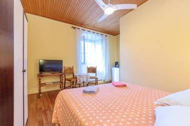 Apartments and Rooms Nela