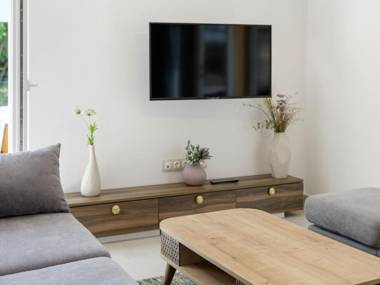 Quaint Holiday Home near Buzet with Terrace