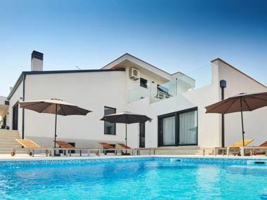 Beautifully decorated villa with pool ideal for vacation with your family