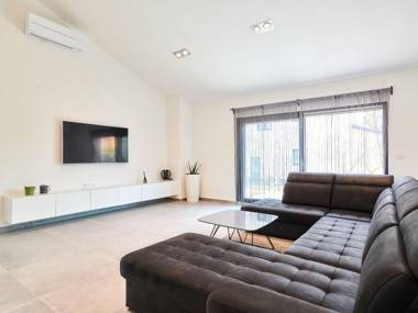 Beautifully decorated villa with pool ideal for vacation with your family