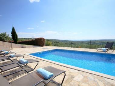 Modern Villa in Baredine with Pool