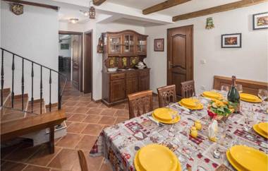 Stunning home in Buje with Outdoor swimming pool WiFi and 4 Bedrooms