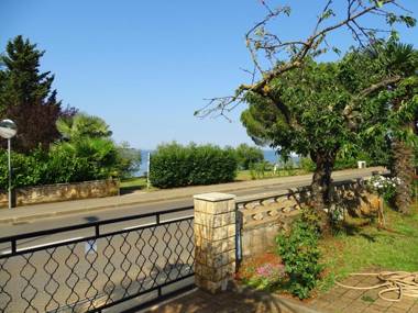 Olga Apartment Near the Beach