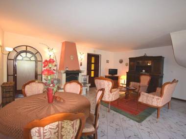 Spacious Holiday Home With Private Pool in Verteneglio