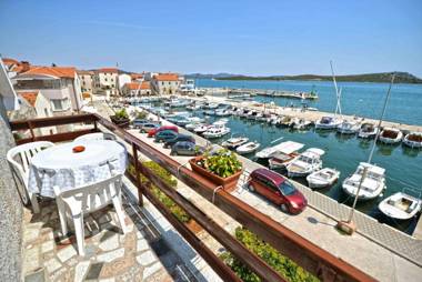 Apt Mili-near the sea and the center