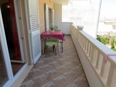 Apartment Jakir-with terrace