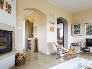 Beautiful house for up to 6 people surrounded by olive groves.
