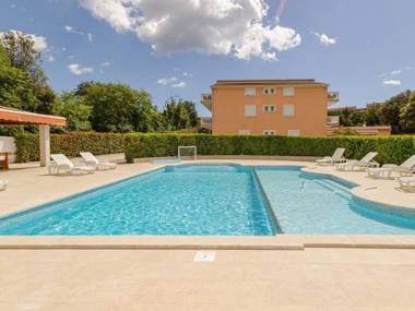 Attractive Apartment in Banjole near Fratarski Otok Island