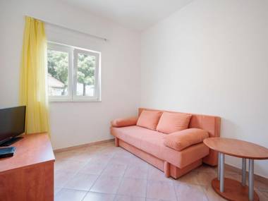 Attractive Apartment in Banjole near Fratarski Otok Island