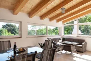 Holiday Home Hana-Stunning peninsula- with Hot Tub