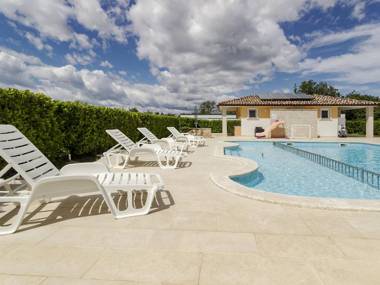 Elegant Apartment in Banjole near Fratarski Otok Island