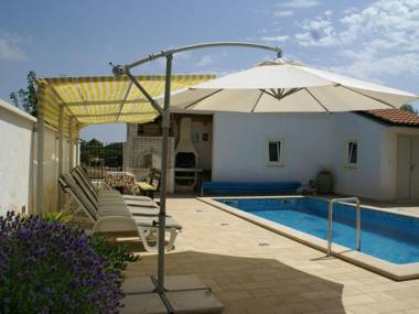 Comfy apartment in Vinkuran with the beach nearby