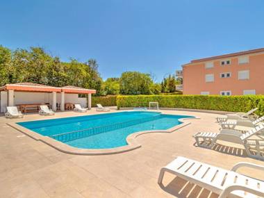 Alluring Mobile Home in Banjole with Swimming Pool