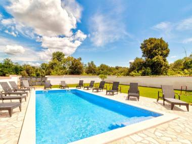 Cosy Holiday Home in Banjole near Pula City Centre