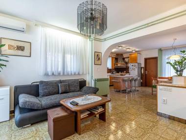 Two bedroom apartment in a family house Banjole Medulin