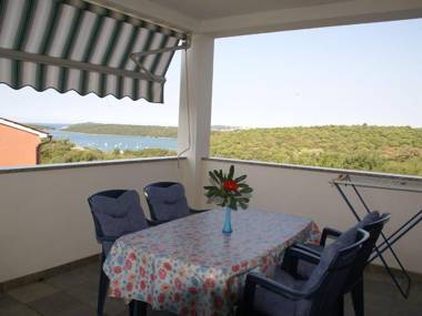 Lovely Apartment with Swimming Pool in Banjole